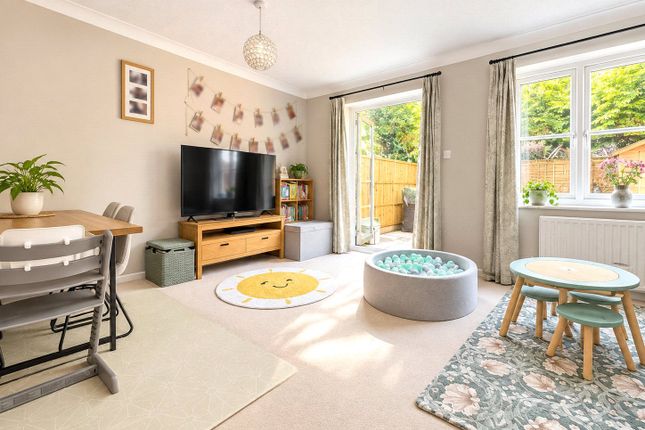 3, Barncroft, Farnham photo 2