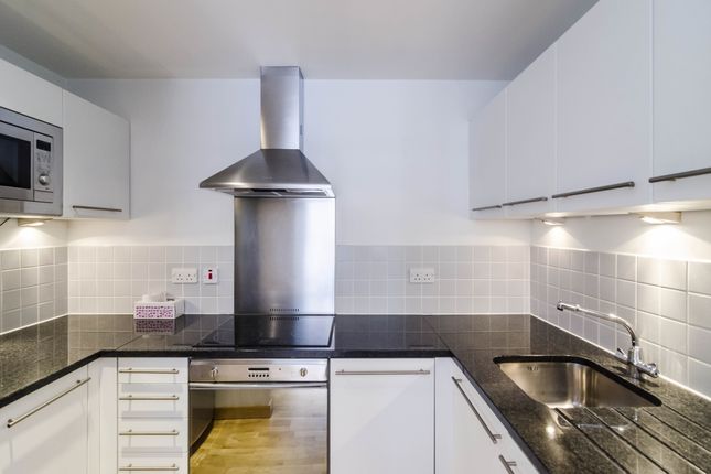 Flat to rent in Leyden Street, London