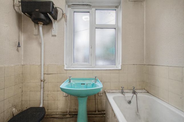 70, Mayfield Close, London photo 5