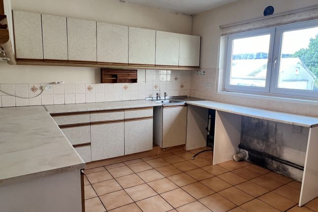 21, Llwyn Road, Ammanford photo 3
