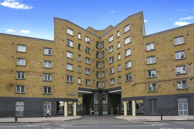 Thumbnail Triplex to rent in Westferry Road, London