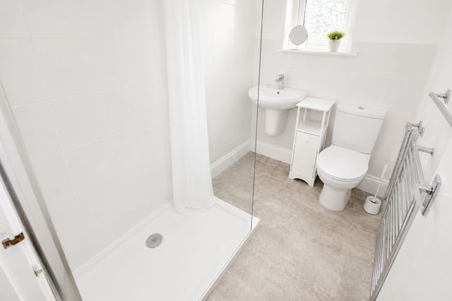Flat 2, 94 Manor Road, Guildford photo 4