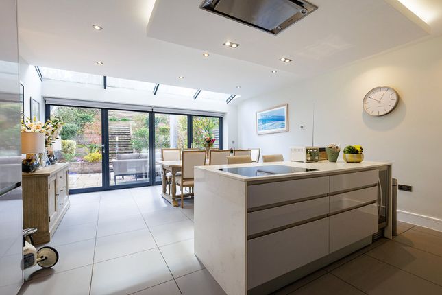 11 Catherines Placeow,, Chestnut Avenue, Surrey photo 3
