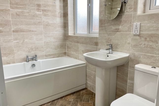 46, Roper Avenue, LEEDS photo 5