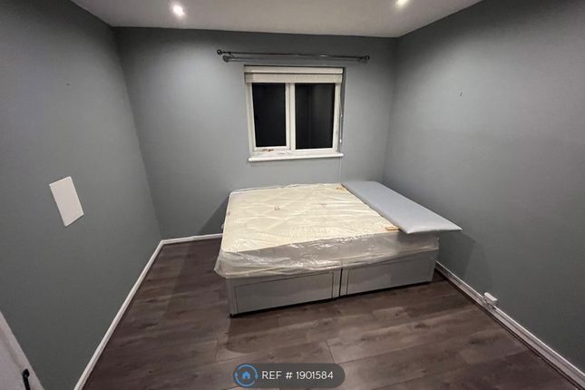 Thumbnail Room to rent in Long Lynderswood, Basildon