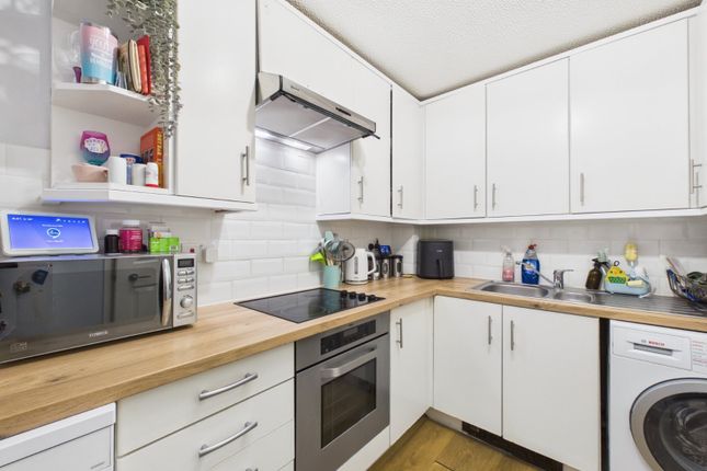 Flat 42, Dolphin Court,, Kingsmead Road, Buckinghamshire photo 2