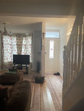 Sutherland Road, Edmonton photo 5