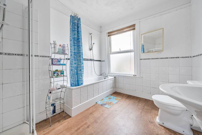 Terraced house for sale in Russell Avenue, Wood Green, London