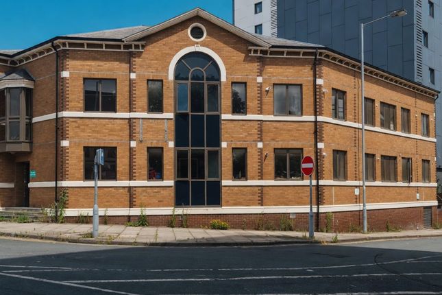 1-bed flat on George Street, Bradford, £40,000