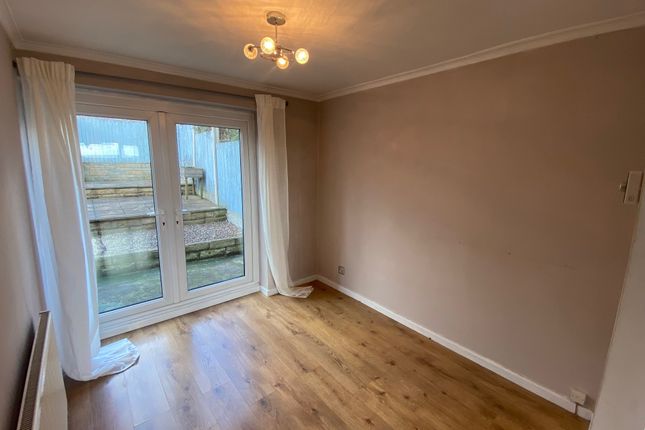 82, Hough Top, LEEDS photo 2