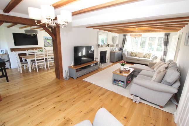 17, Hall Farm Crescent, Leicester photo 4