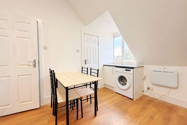 289A, Wood Lane , Dagenham photo 2