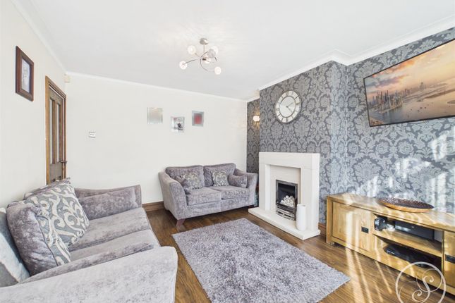 Grange Park Crescent, Leeds photo 4