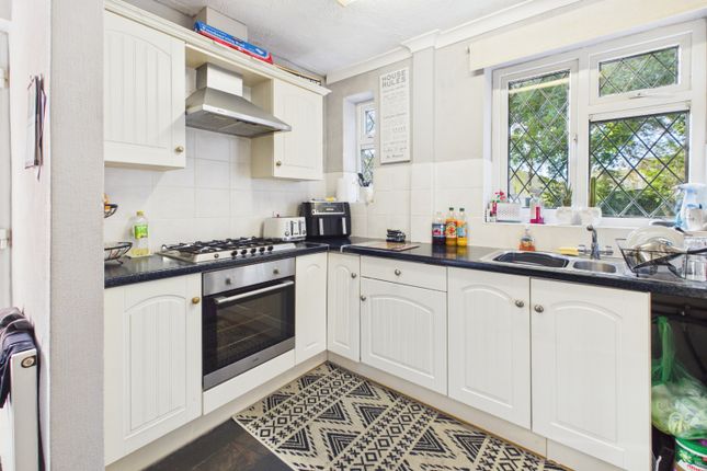 139 Chestnut Avenue, Midway, Derbyshire photo 3