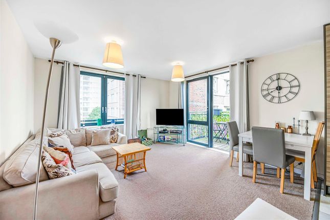 Flat for sale in Pooles Park, London