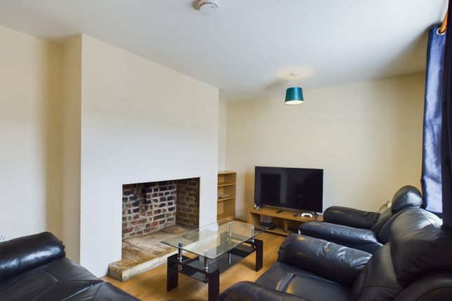 Terraced house to rent in King Street, Cheltenham, Gloucestershire