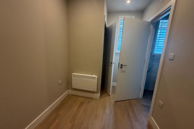 Flat Flat 1, 77-81, North End, Croydon photo 3