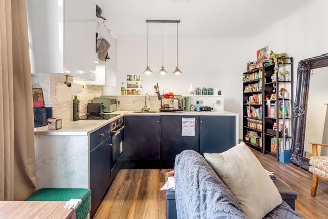 32C, Walford Road, London photo 4