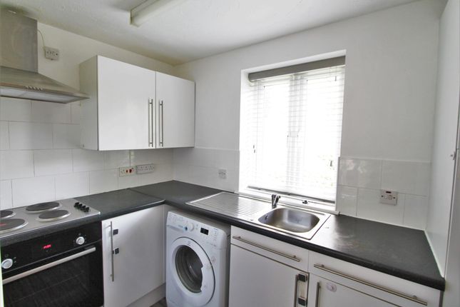 Thumbnail Flat for sale in Walsingham Close, Hatfield