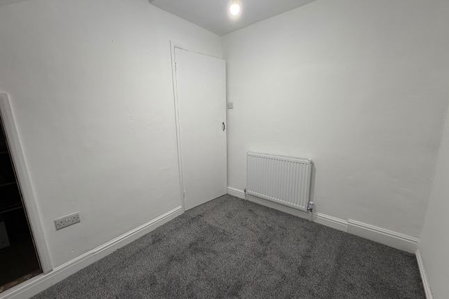 14, Myrtle Avenue, West Yorkshire photo 2