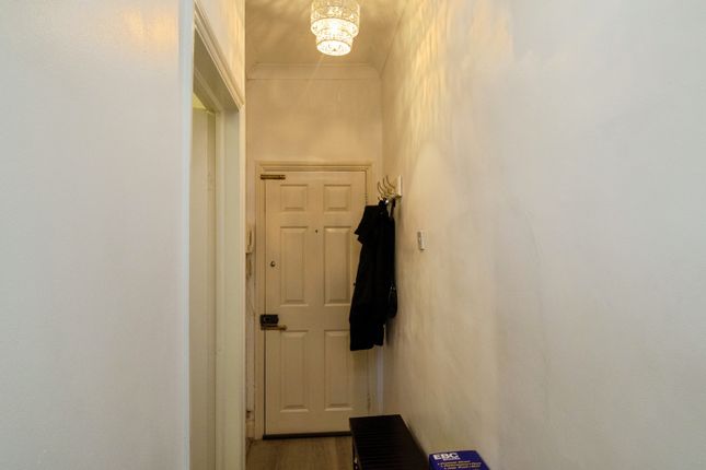 19, Cossington Road, Westcliff-on-Sea photo 2