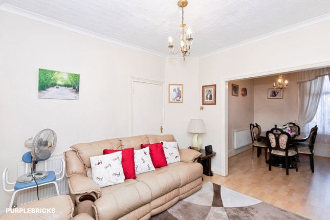 Grove Crescent Road, London photo 3
