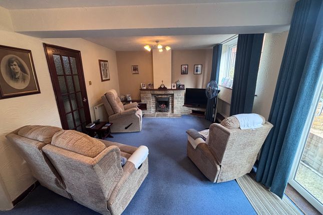 97 Monks Dale, Yeovil photo 3