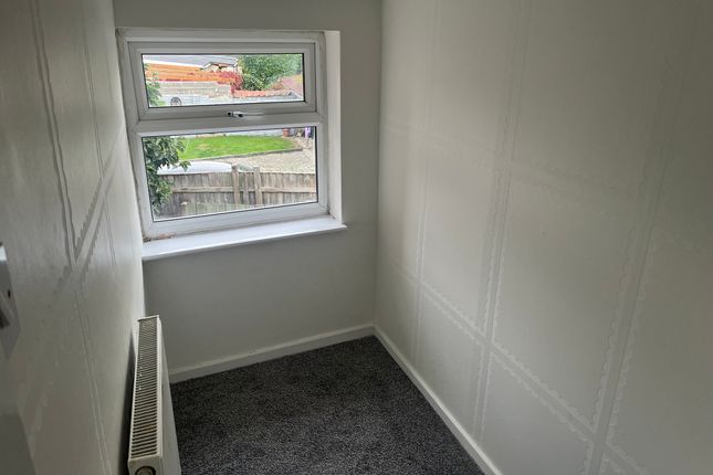 10, Willow Lane, Featherstone photo 3