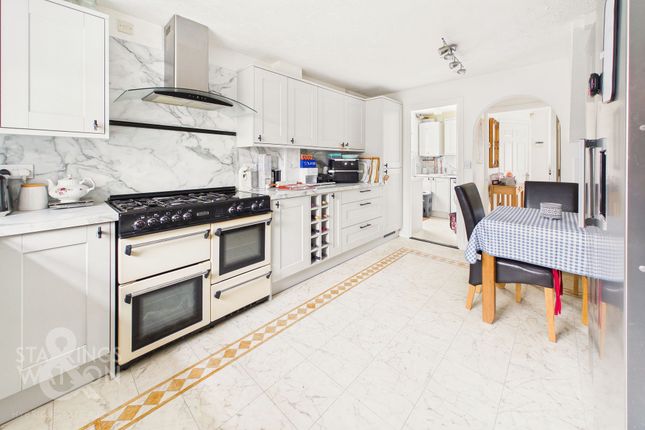 15 Matlock Dale, Lowestoft photo 3