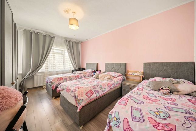 33, Allan Way, London photo 4