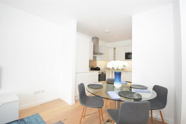 Flat to rent in Argyle House, Dee Road, Richmond
