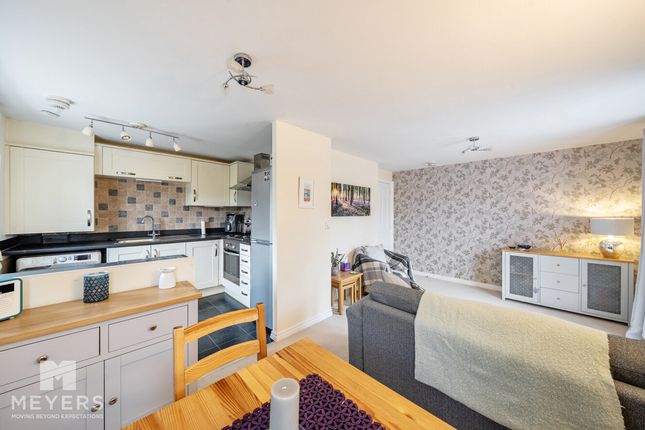 Flat Flat 4, 8 Squadron Place, Old Farm Way, Dorchester photo 4