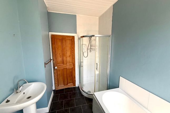 25, Cross Park Avenue, Castleford photo 5