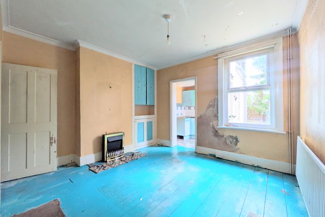 Hainault Road, Chadwell Heath photo 3