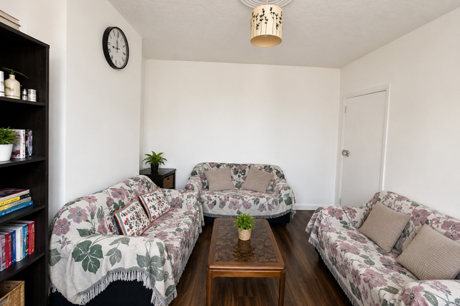 137 Walton Road, Woking photo 4