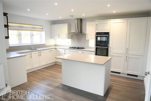 23, Summer Close, Chichester photo 2