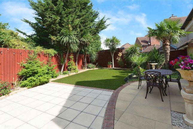 25, Hyde Close, Grays photo 2