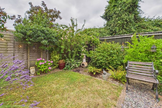 20, Scholey Close, Rochester photo 2