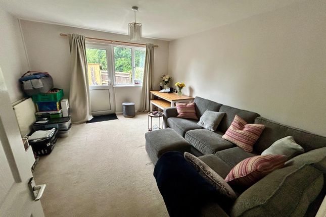 24, Partridge Close, Swindon photo 3