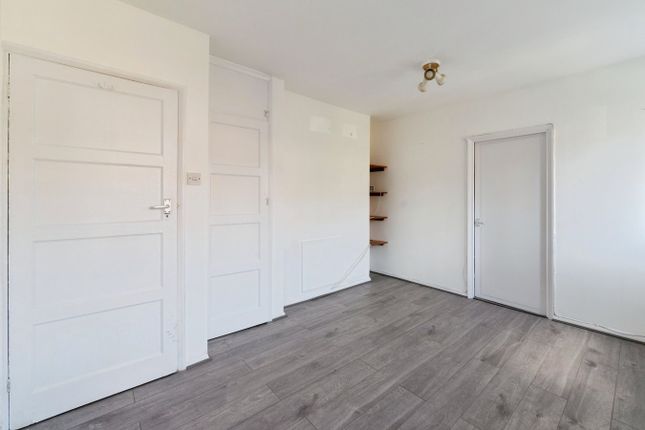 23, Avon Green, South Ockendon photo 4