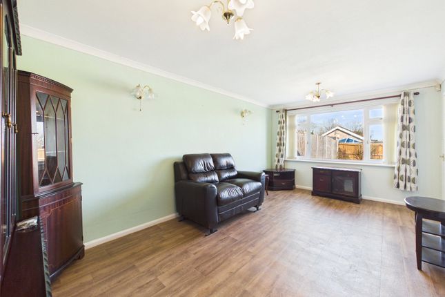 16, Fern Lawn, Gloucester photo 2