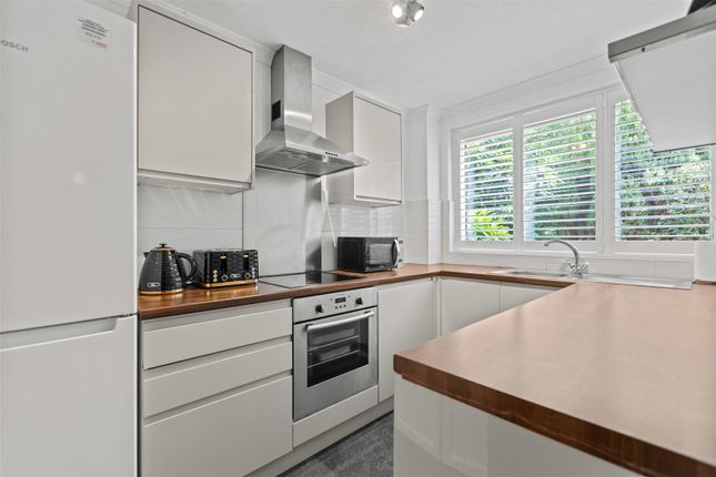 1 Troon Court, Cardwell Crescent, Ascot photo 4