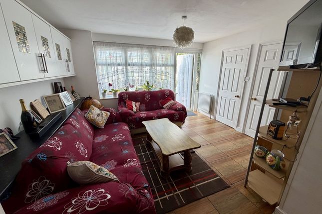 92 Rochester Road, Gravesend photo 4
