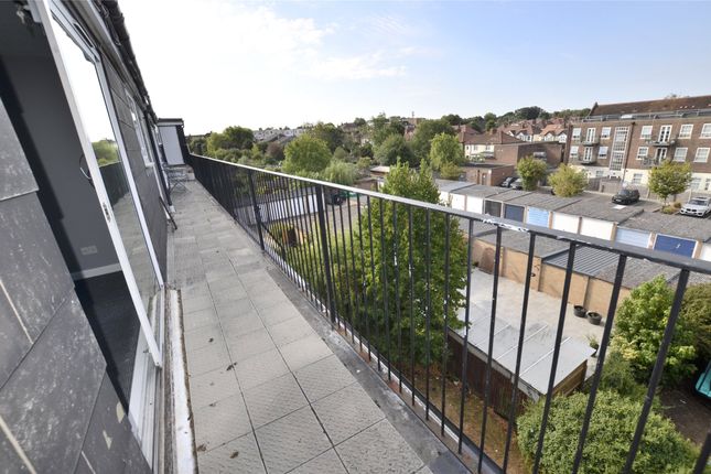 Flat 36A Packham Court,, Lavender Avenue, Worcester Park photo 4