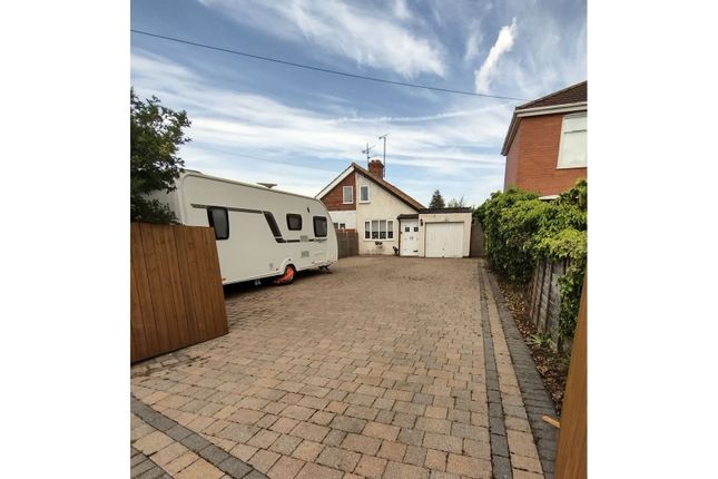 Thumbnail Semi-detached bungalow for sale in Rookery Road, Healing Grimsby