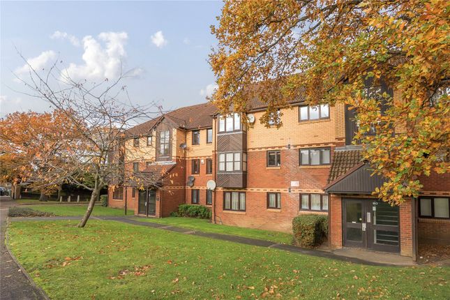Flat for sale in Medesenge Way, Palmers Green, London