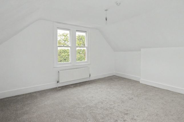 Flat 4  10 , Arnison Road, East Molesey, Surrey photo 4