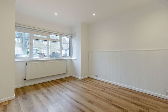 35, Flemming Crescent, Leigh-on-Sea photo 4