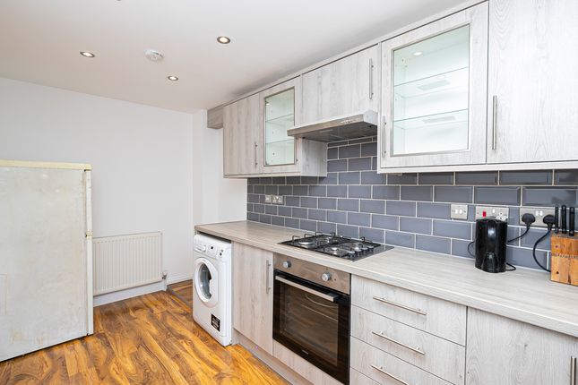 **RECENTLY RENOVATED** Celandine Way, West Ham, London photo 4
