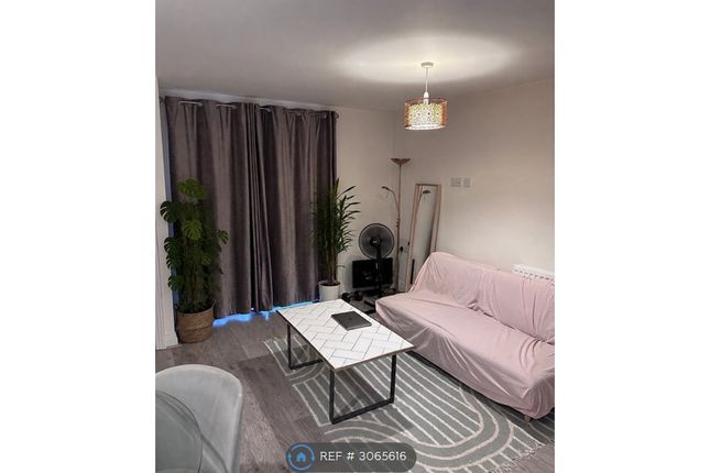Flat   Hagden Lane, Lucas Court, Watford photo 4